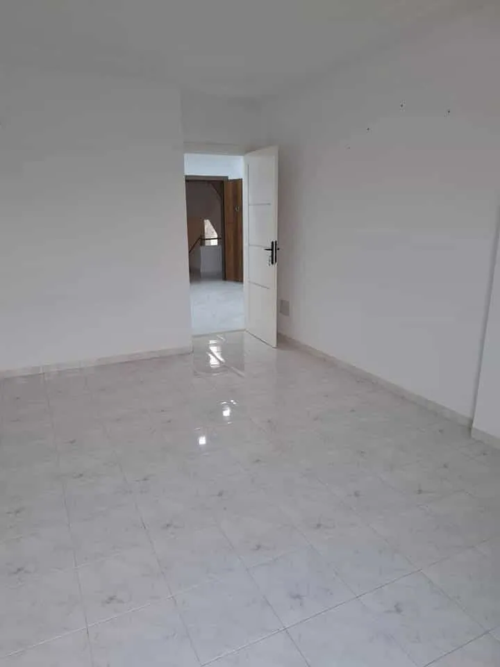 un appartement Haut standing s+2 au 1er étage a louer a Bardo au nivaux route x