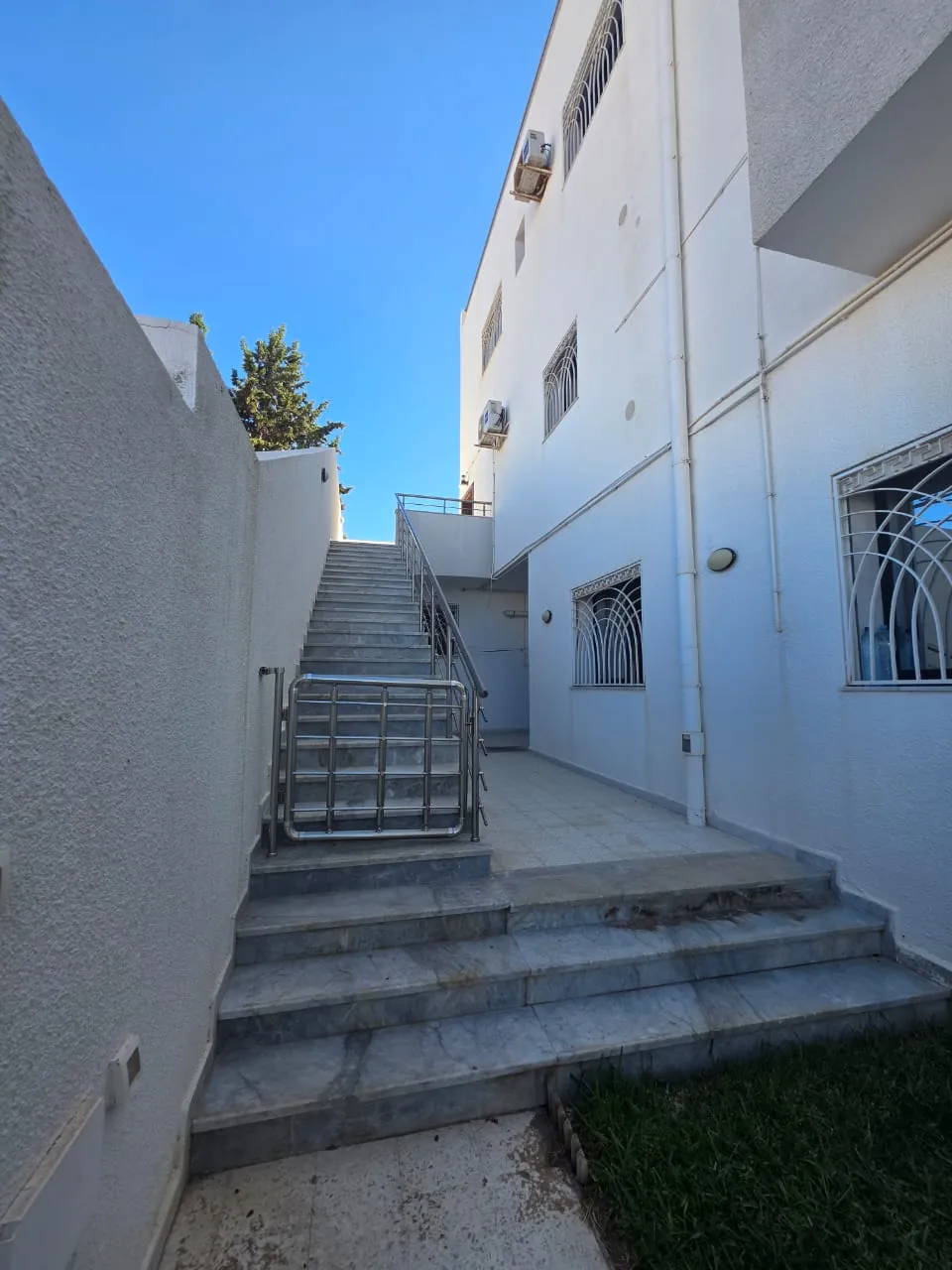 Villa VIP Style USA Avec Salle de Sport | Chott Mariem