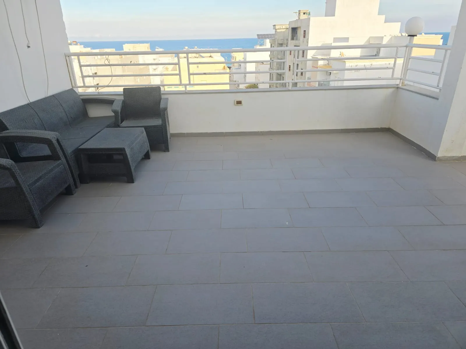 Appartement S+3 Avec Vue Mer En Vente  à Tantana, Chott Mariem