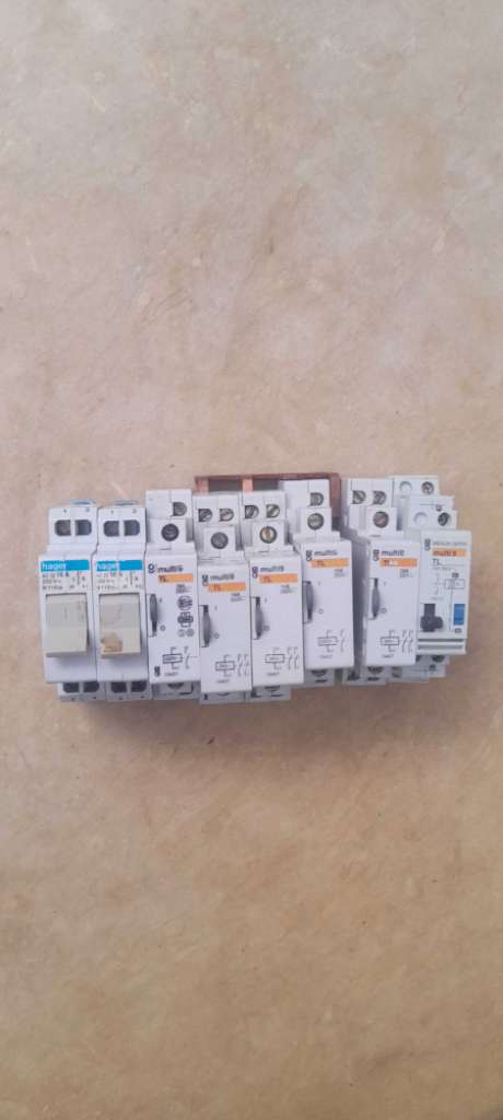 Disjoncteurs à vendre 
