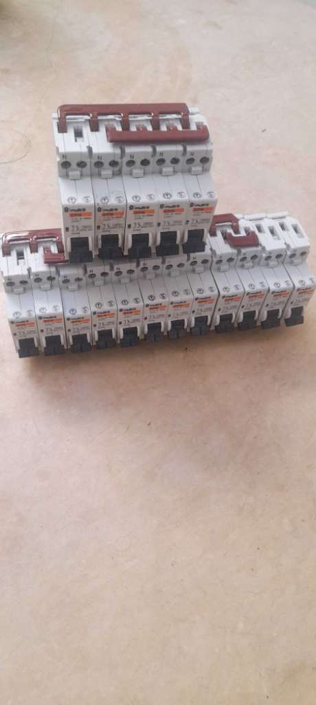 Disjoncteurs à vendre 