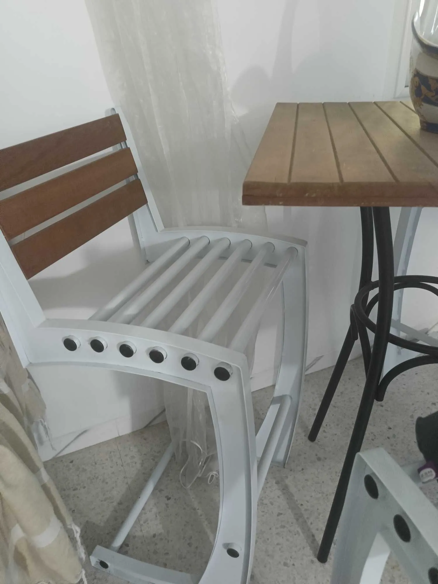 Pack salle de séjour avec sa table basse+ table haute avec 4 chaises