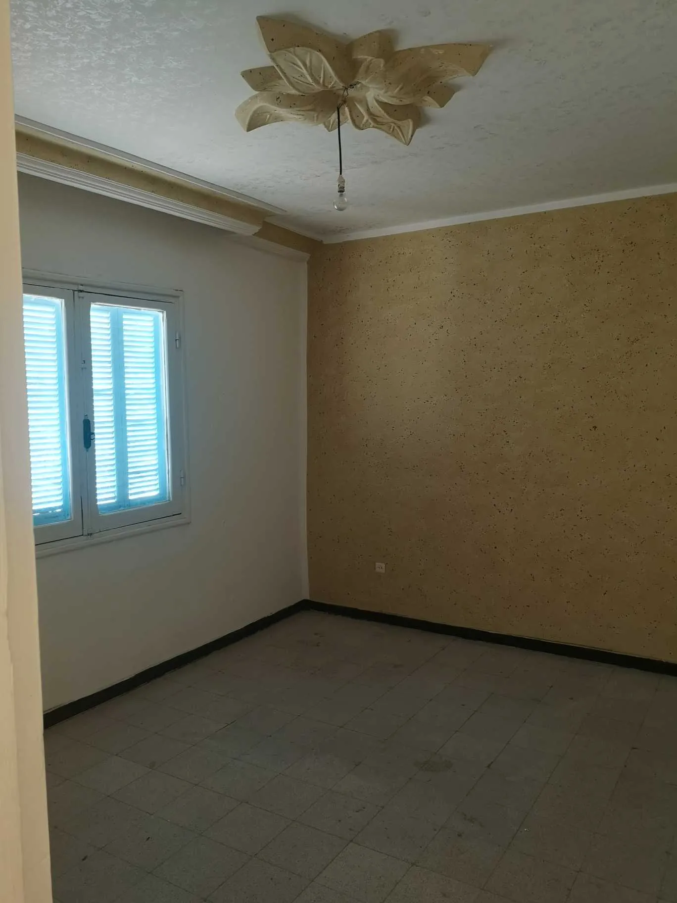 Joli appartement cité Ennozha Ariana