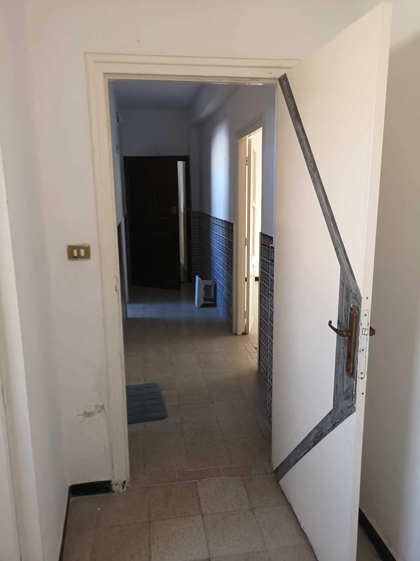 Joli appartement cité Ennozha Ariana