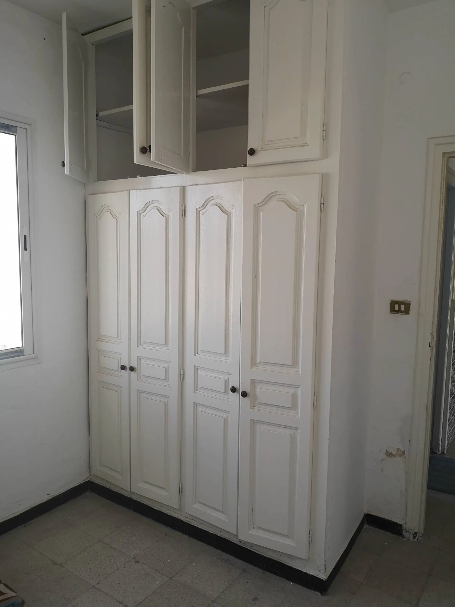Joli appartement cité Ennozha Ariana