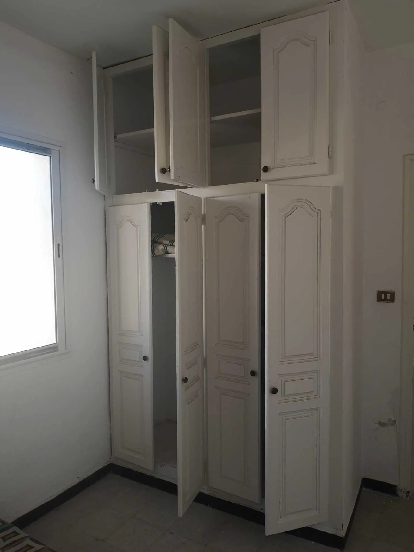 Joli appartement cité Ennozha Ariana