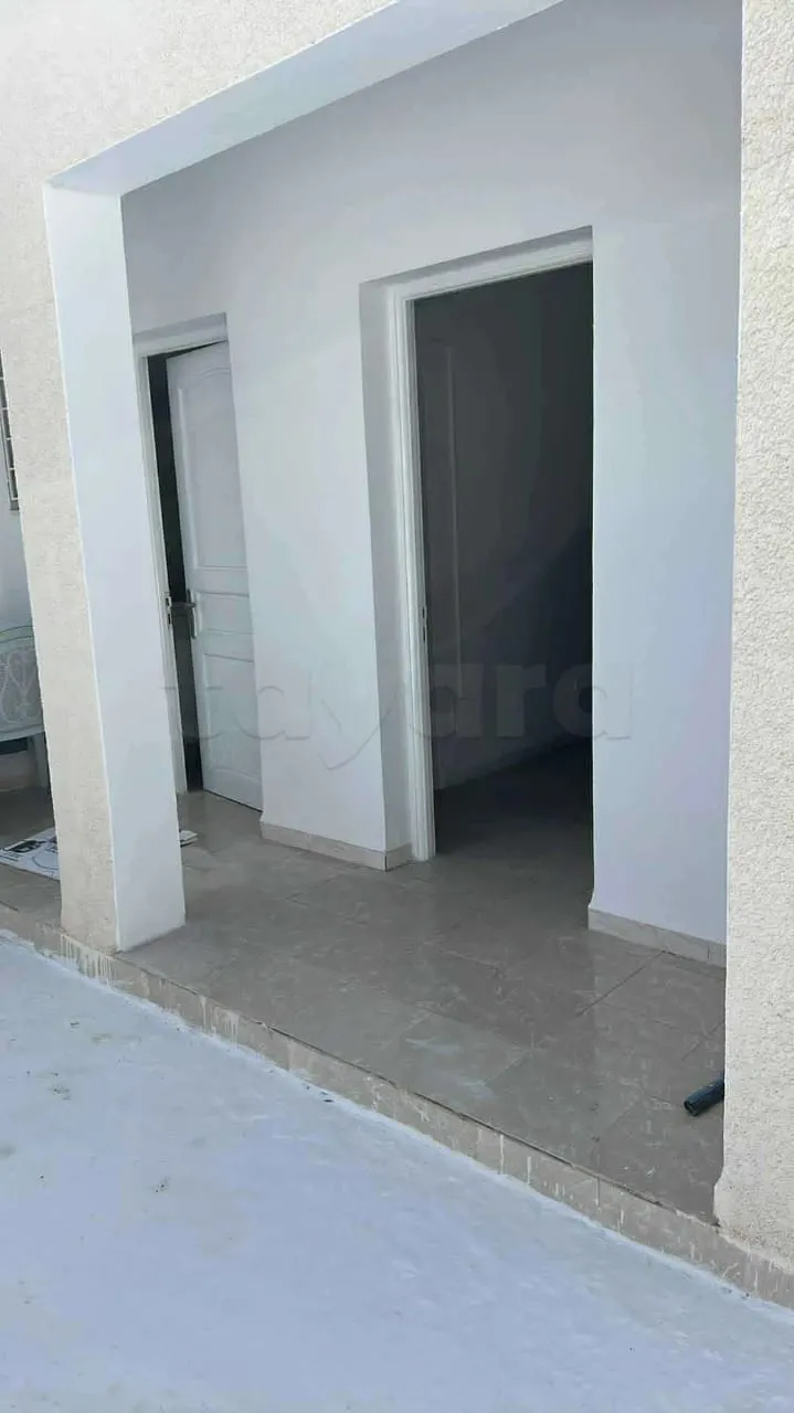 un studio s+0 meublé au 3éme étage d'une villa a louer situé a Bardo 2 derrière café Regency