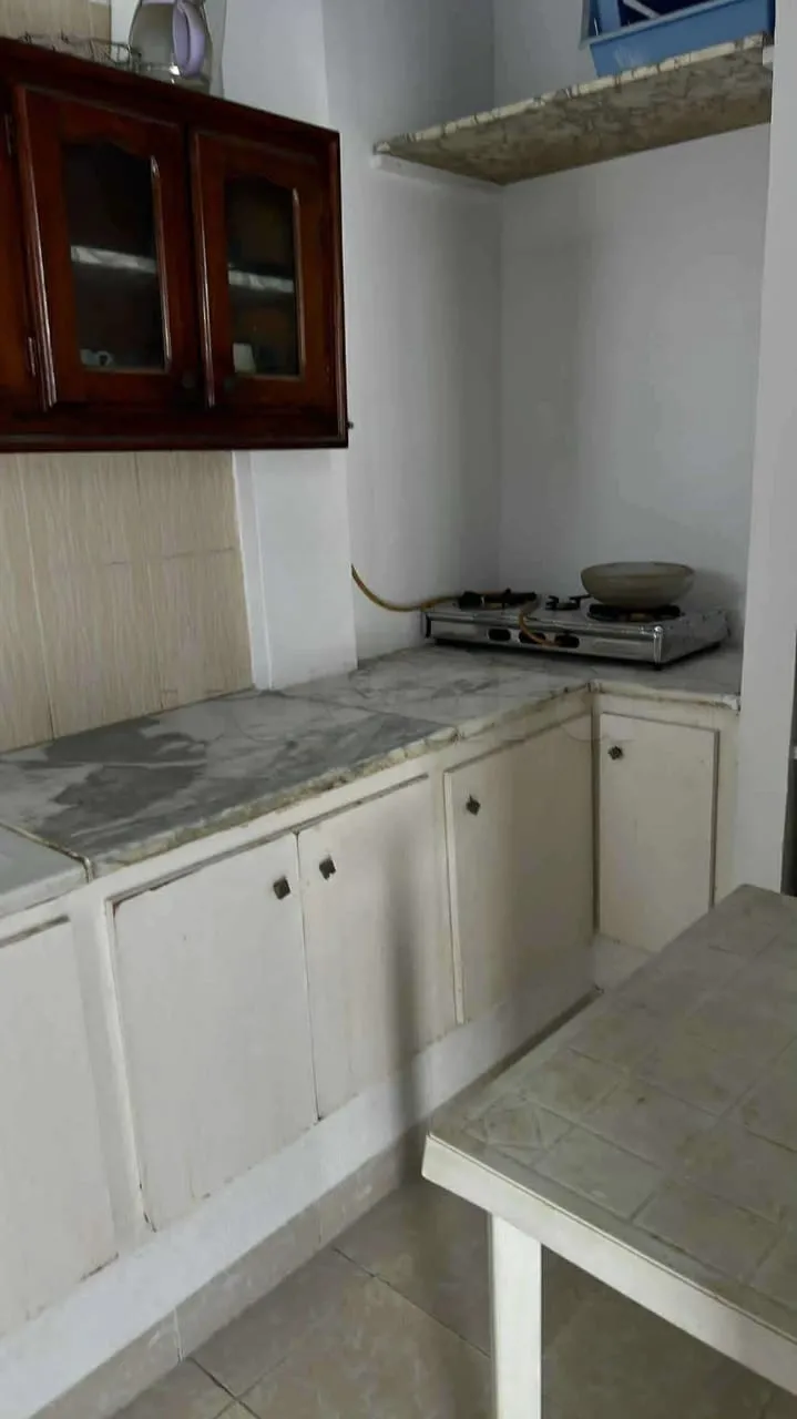 un studio s+0 meublé au 3éme étage d'une villa a louer situé a Bardo 2 derrière café Regency