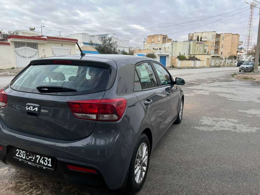 KIA RIO COUPÉ PREMIÈRE MAIN EN EXCELLENT ÉTAT 