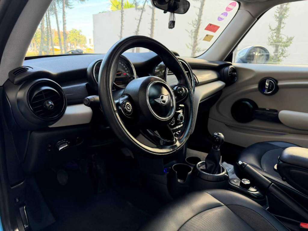 MINI One BVA đ on accepte l Ă©change des voitures