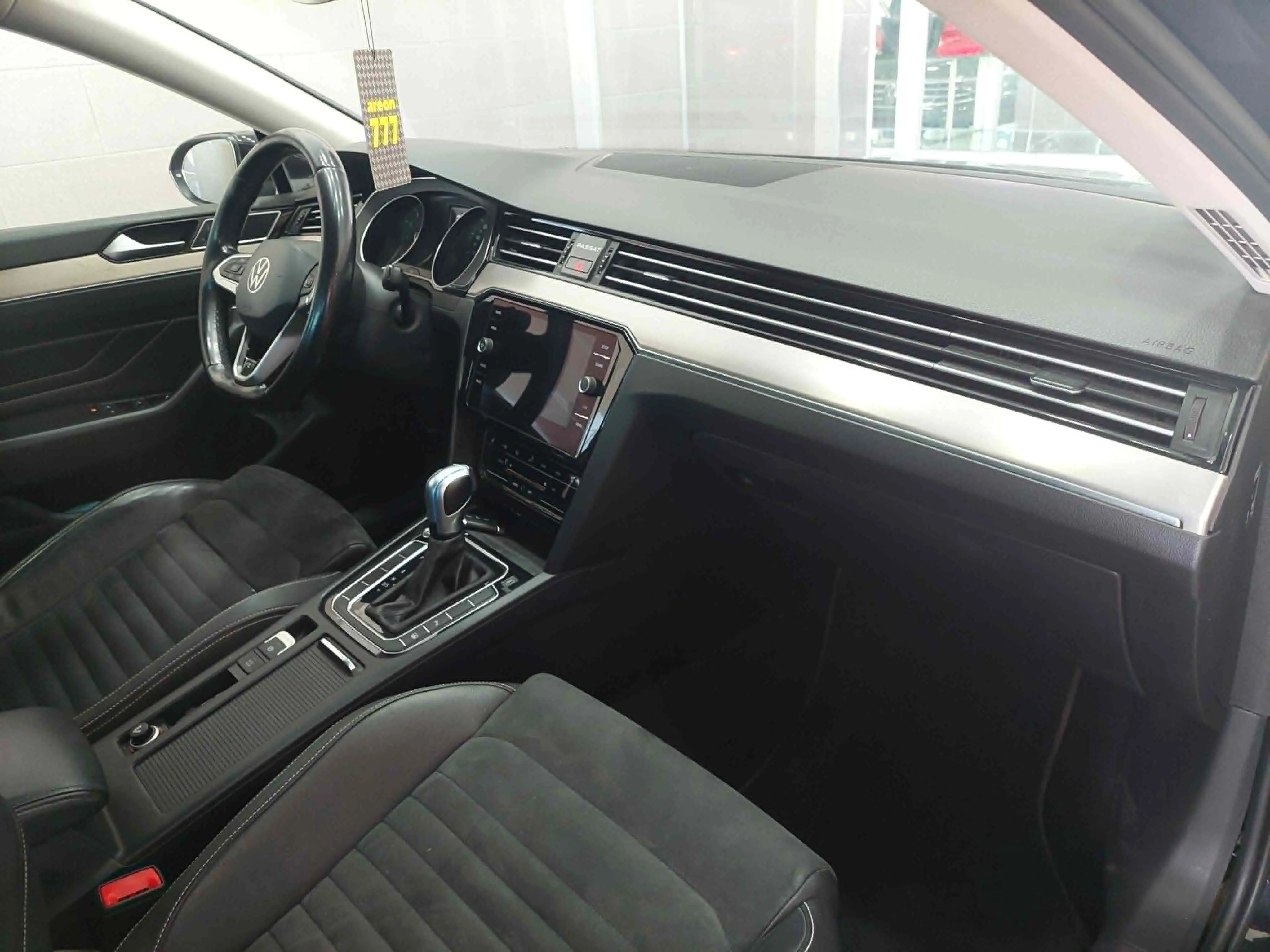 À VENDRE – Volkswagen Passat B 8 - 2021 - Tel 98479647 