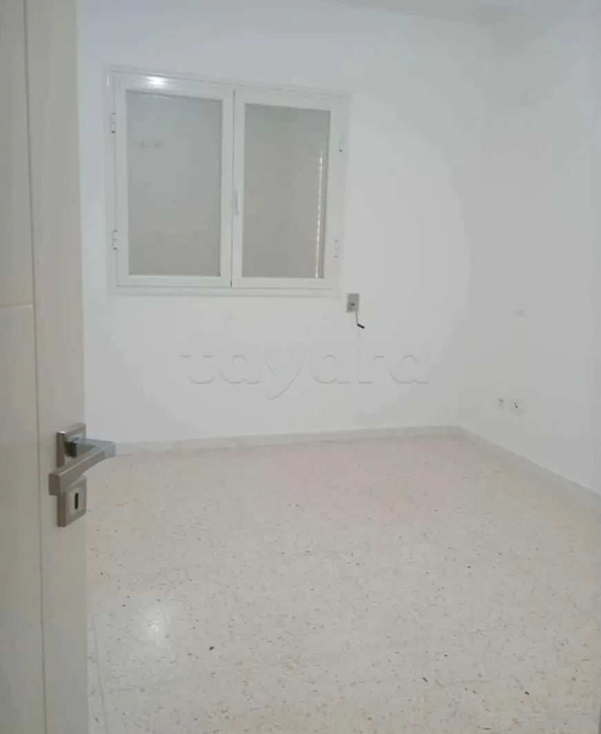 Location S2 vide à L'aouina