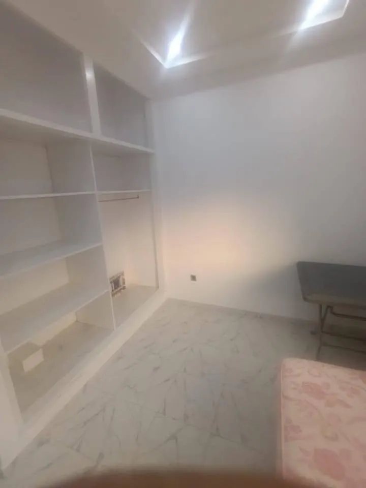 joli étage de villa semi meublée