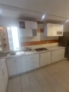 joli étage de villa semi meublée