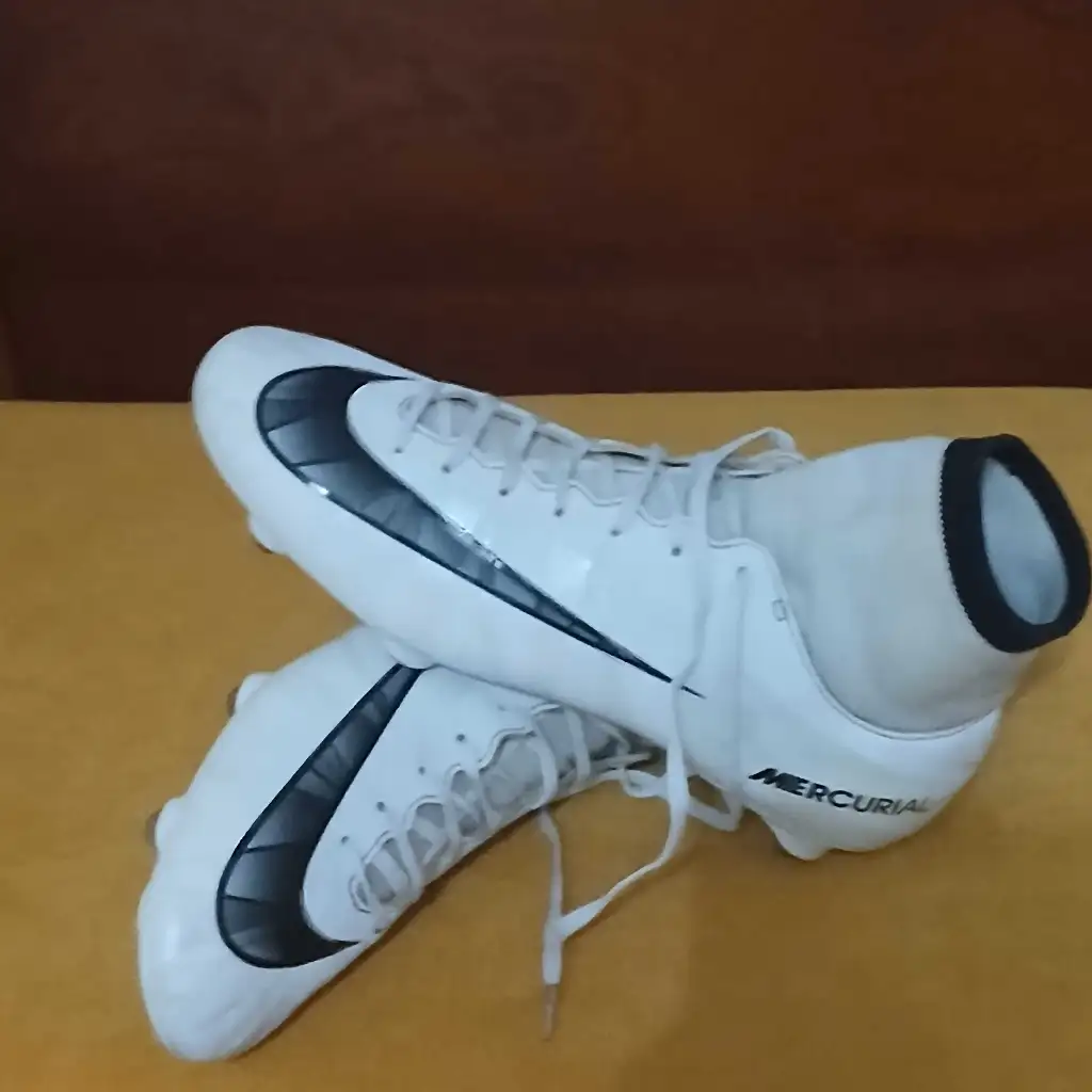 Crampon Nike original emporté en bonne état téléphone 23728730