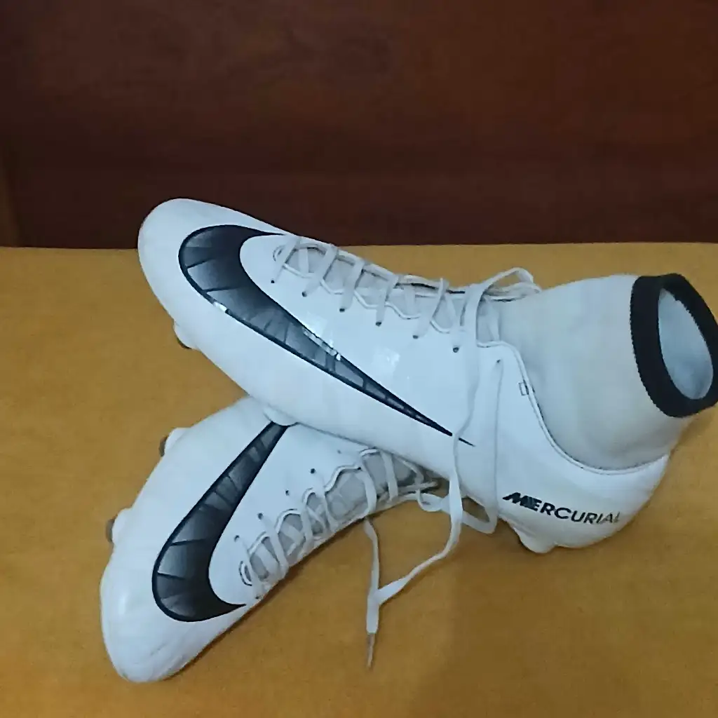 Crampon Nike original  emporté en bonne état téléphone 23728730