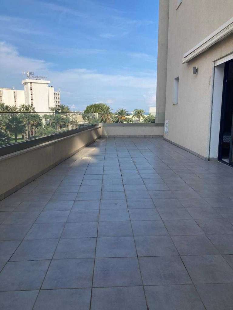 À Vendre : Magnifique Appartement S+3 Vue Mer – Zone Touristique