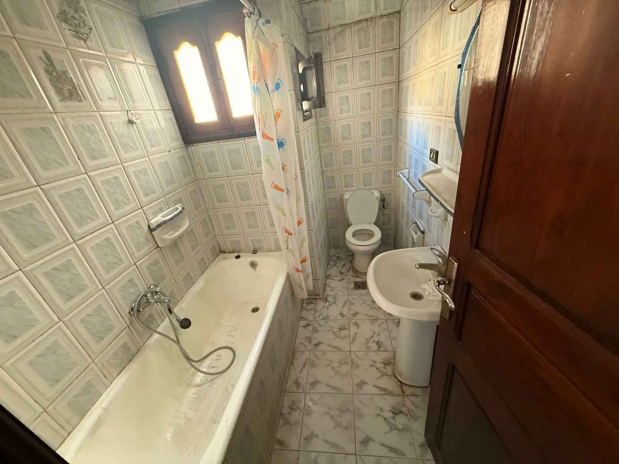 un étage s+2 au 1er étage a louer situé Bardo En Face clinique et prés de la mosquée