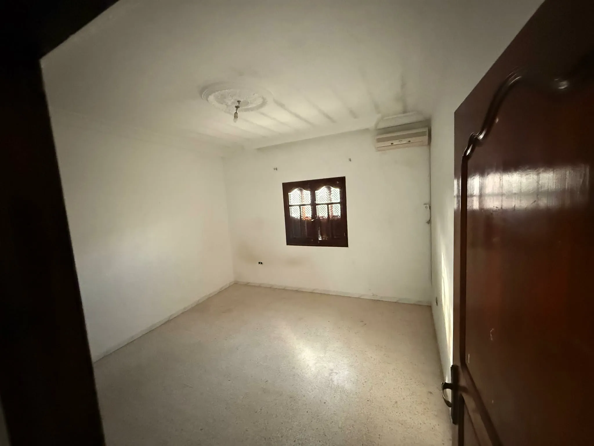 un étage s+2 au 1er étage a louer situé Bardo En Face clinique et prés de la mosquée