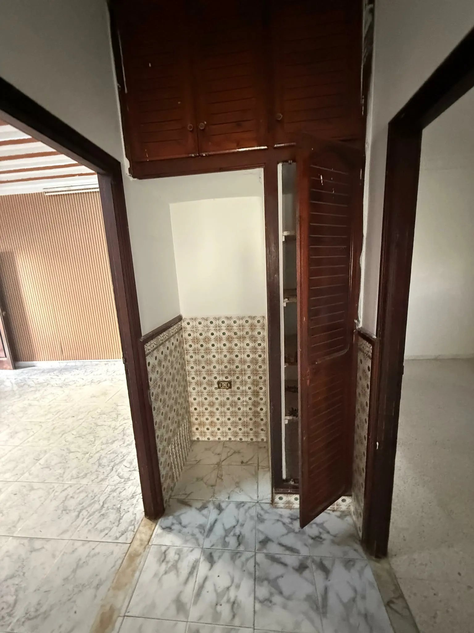 un étage s+2 au 1er étage a louer situé Bardo En Face clinique et prés de la mosquée