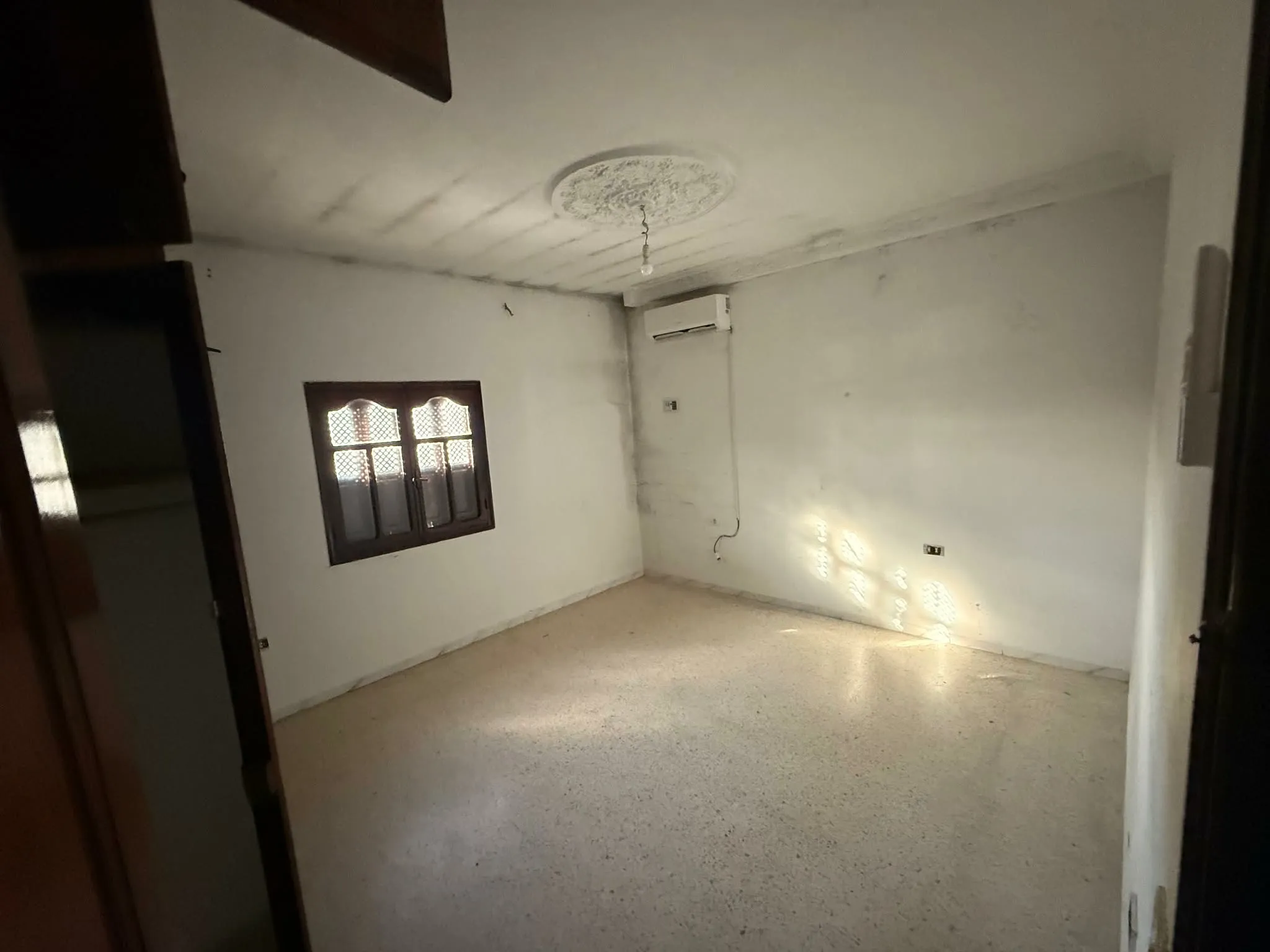 un étage s+2 au 1er étage a louer situé Bardo En Face clinique et prés de la mosquée