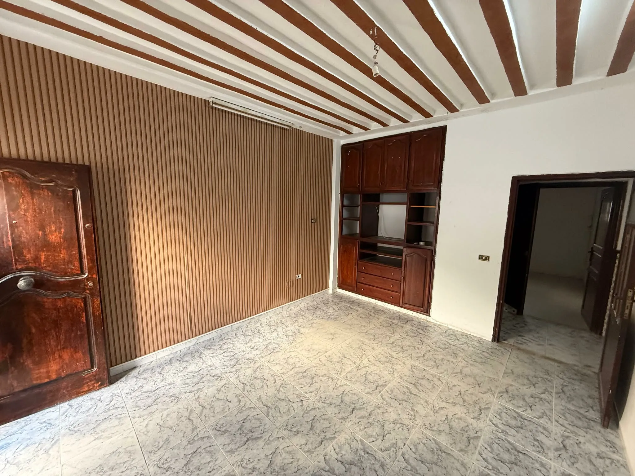 un étage s+2 au 1er étage a louer situé Bardo En Face clinique et prés de la mosquée