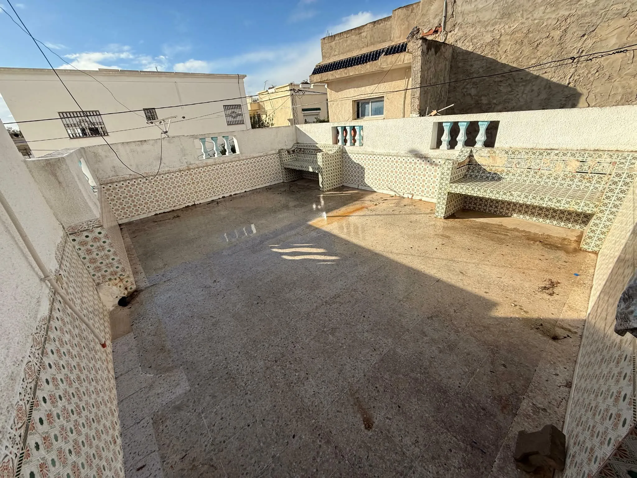 un étage s+2 au 1er étage a louer situé Bardo En Face clinique et prés de la mosquée