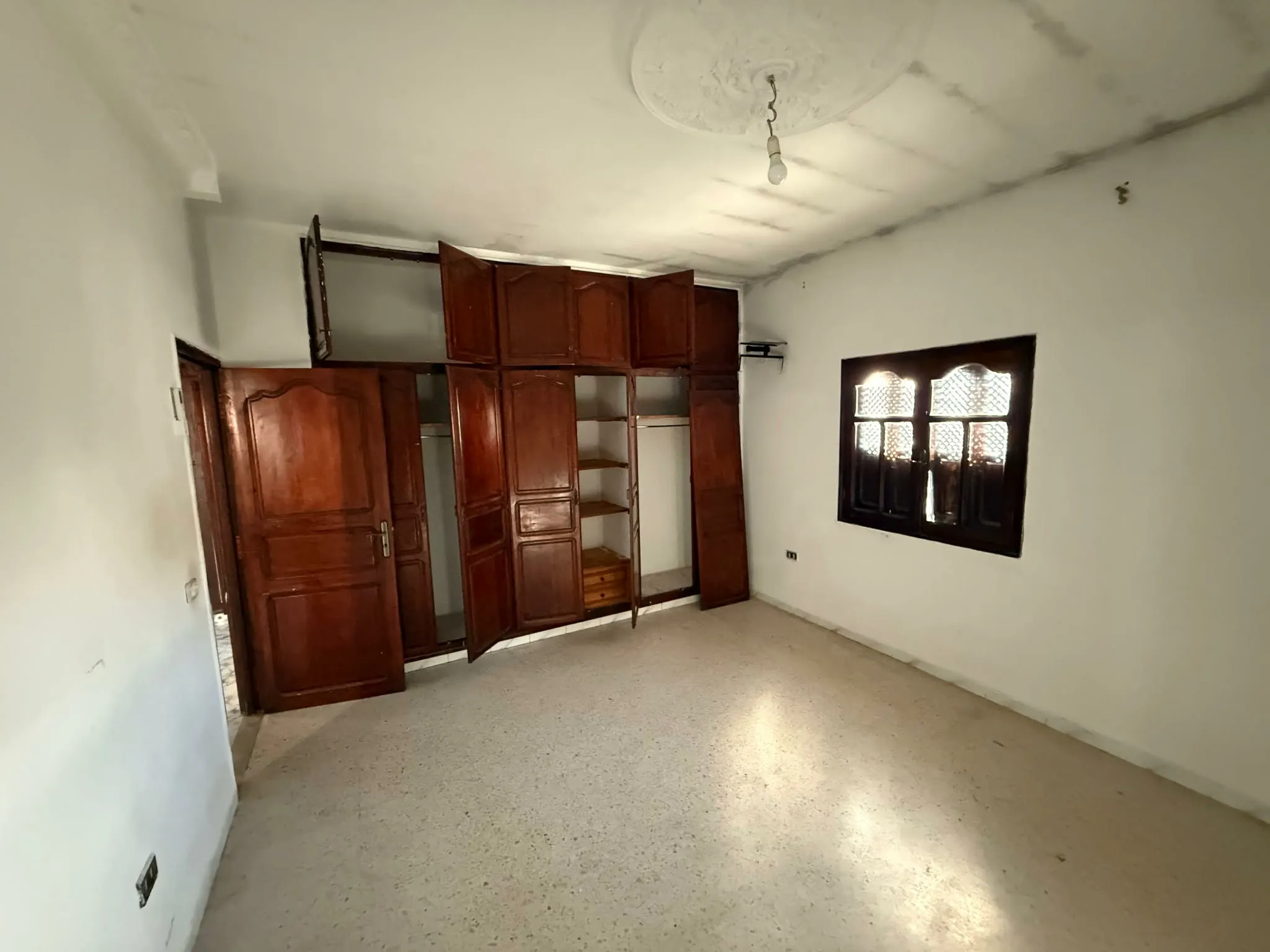 un étage s+2 au 1er étage a louer situé Bardo En Face clinique et prés de la mosquée