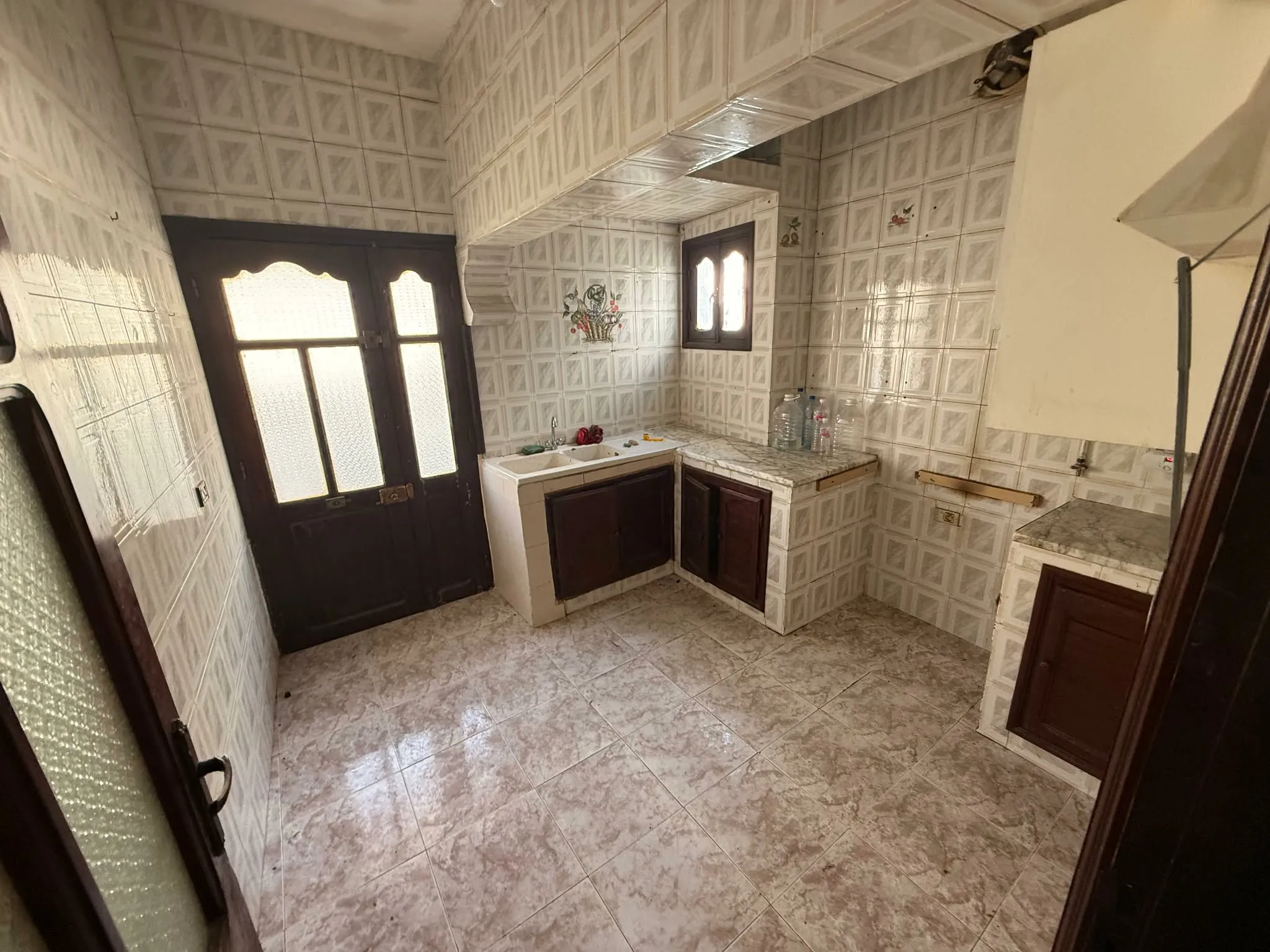 un étage s+2 au 1er étage a louer situé Bardo En Face clinique et prés de la mosquée