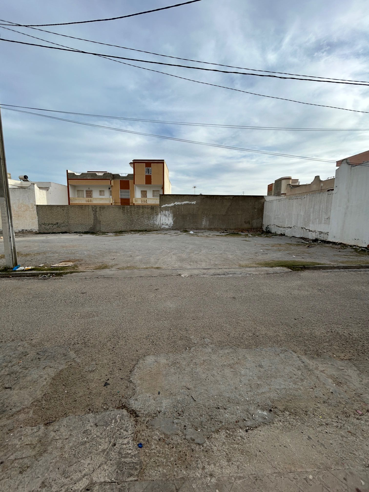 قطعة ارض مسجلة صالحة للبناء