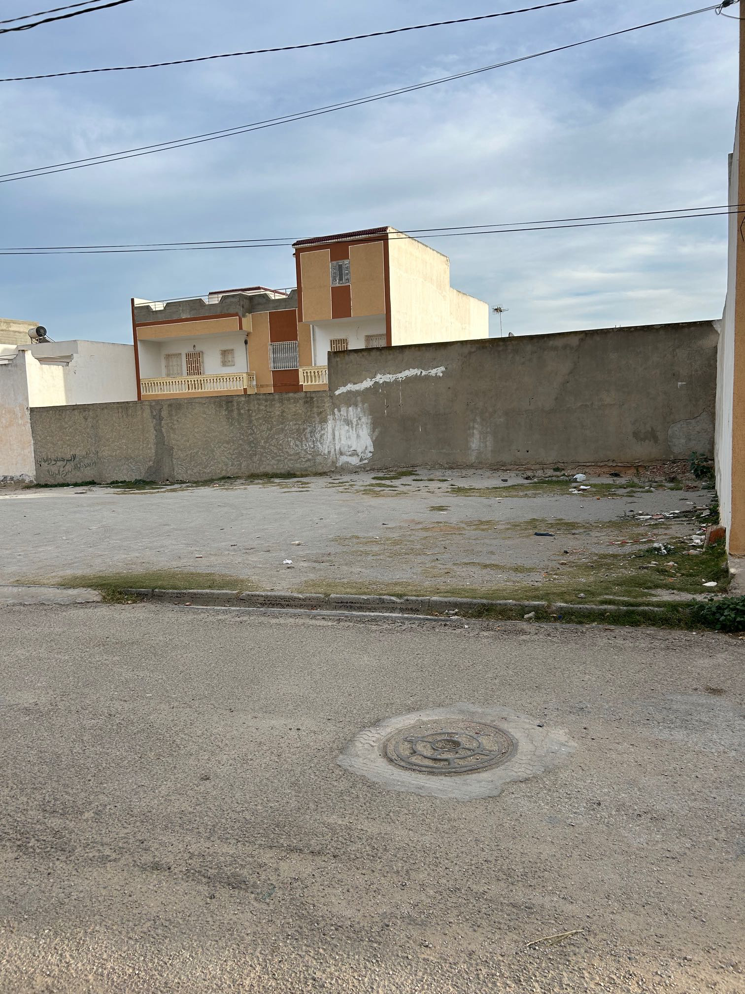 قطعة ارض مسجلة صالحة للبناء