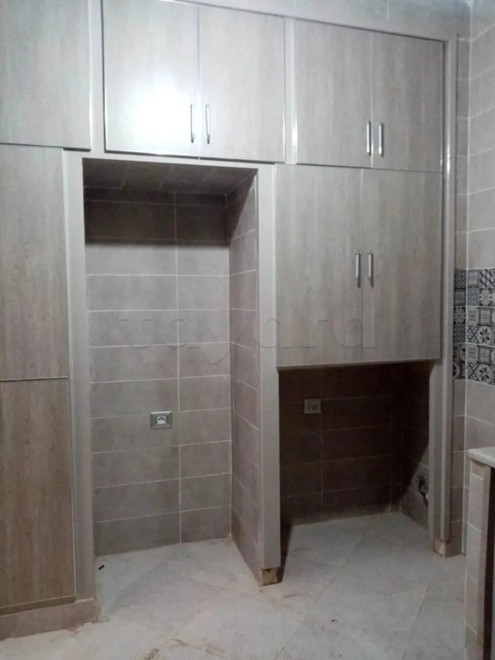 un appartement s+2 au 2éme étage (sans ascenseur) a louer a Ksar Said prés de Café Stroom's