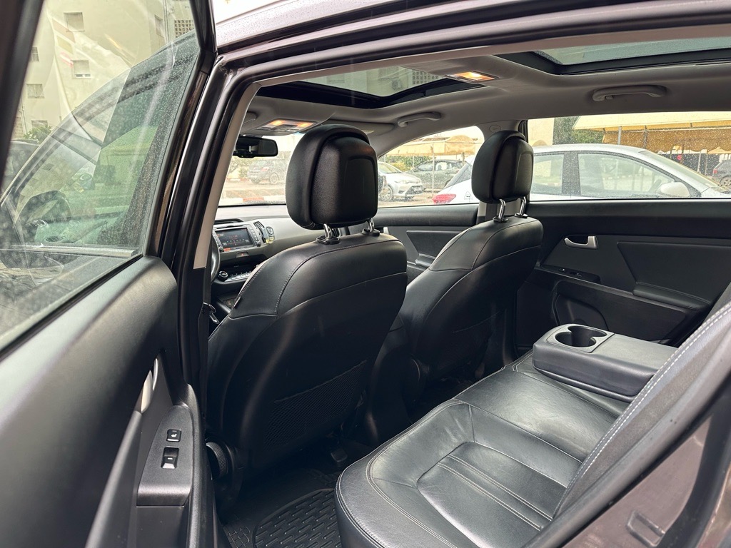 Kia Sportage phase3 diesel 1.7l full options etat neuf tu 255