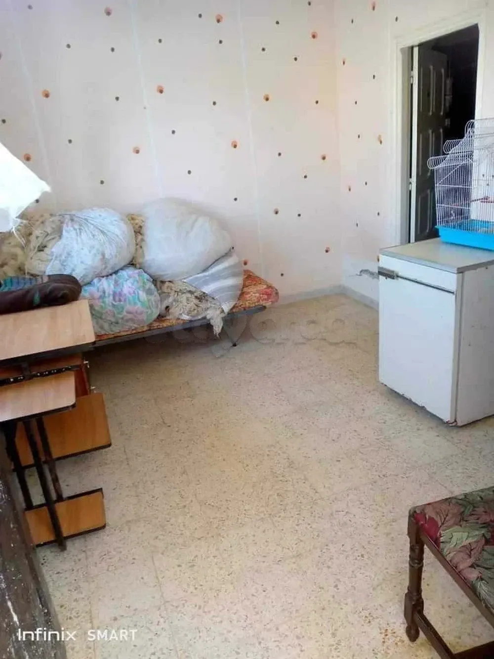 Un studio S+0 meublé au 1er étage a louer situé a Bardo Rue Bayrouth Près de collège Karachi.