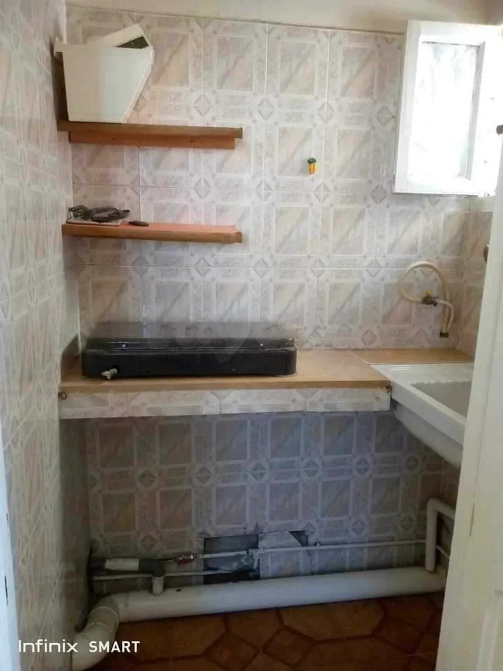 Un studio S+0 meublé au 1er étage a louer situé a Bardo Rue Bayrouth Près de collège Karachi.