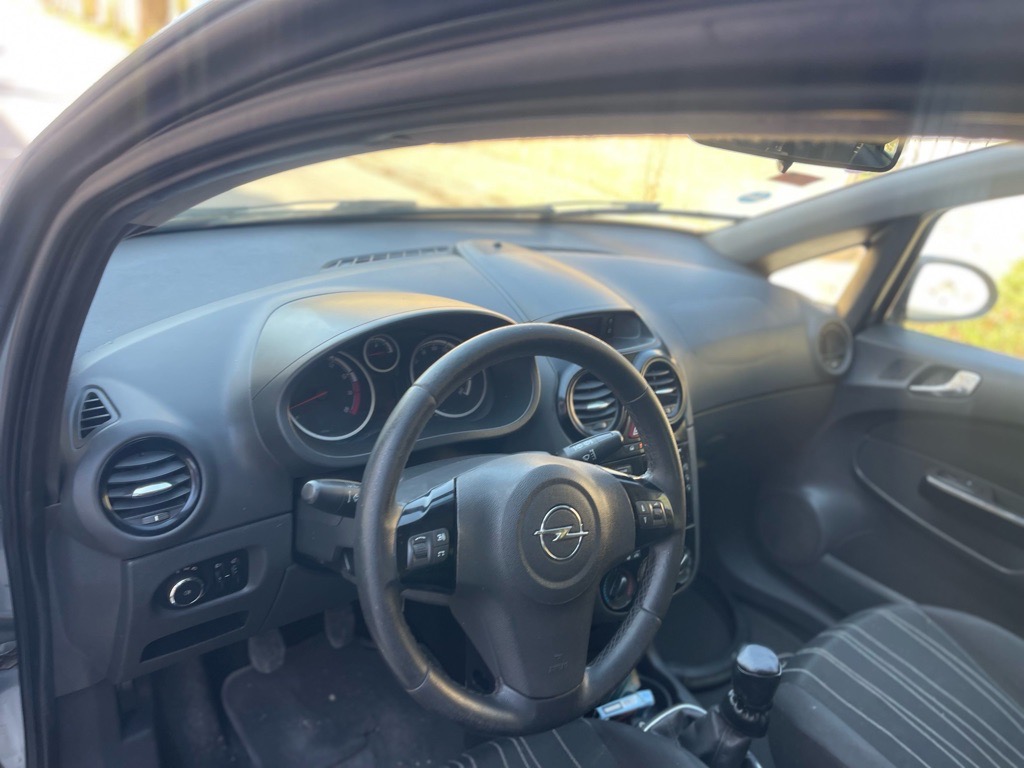 Opel corsa Eco premier main