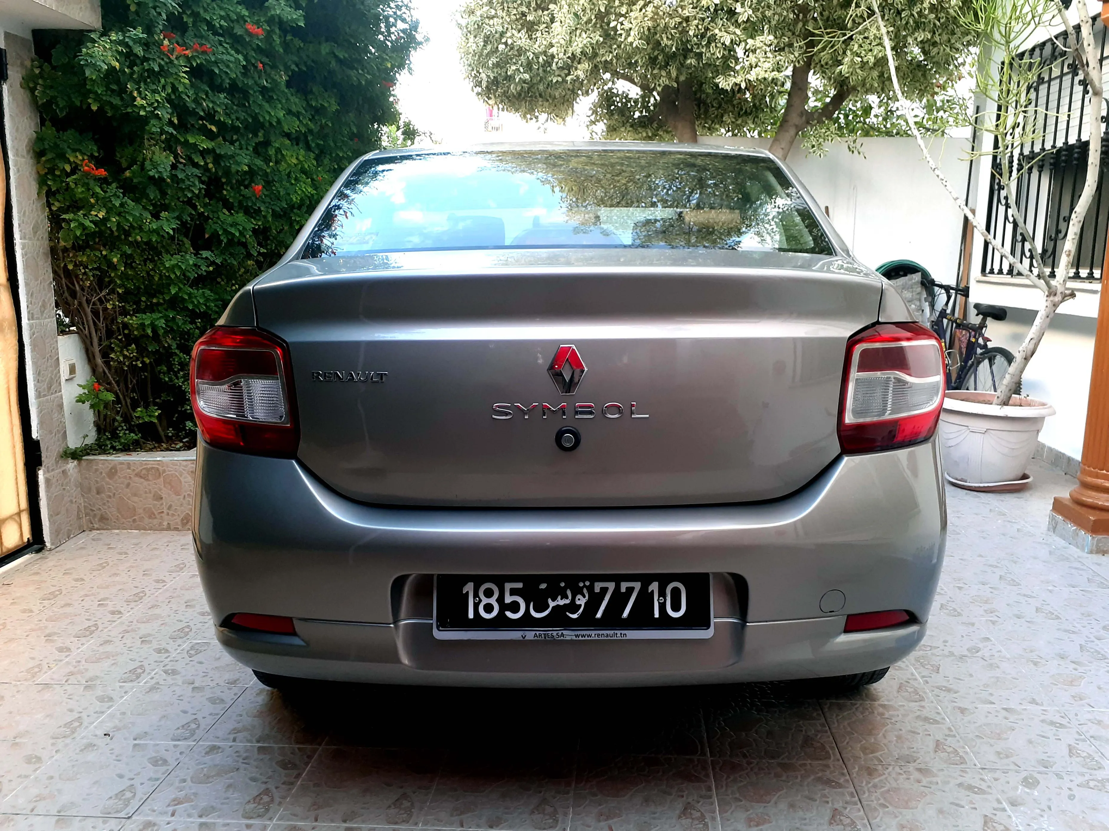 Renault symbol Élégance 100km première main tu 185