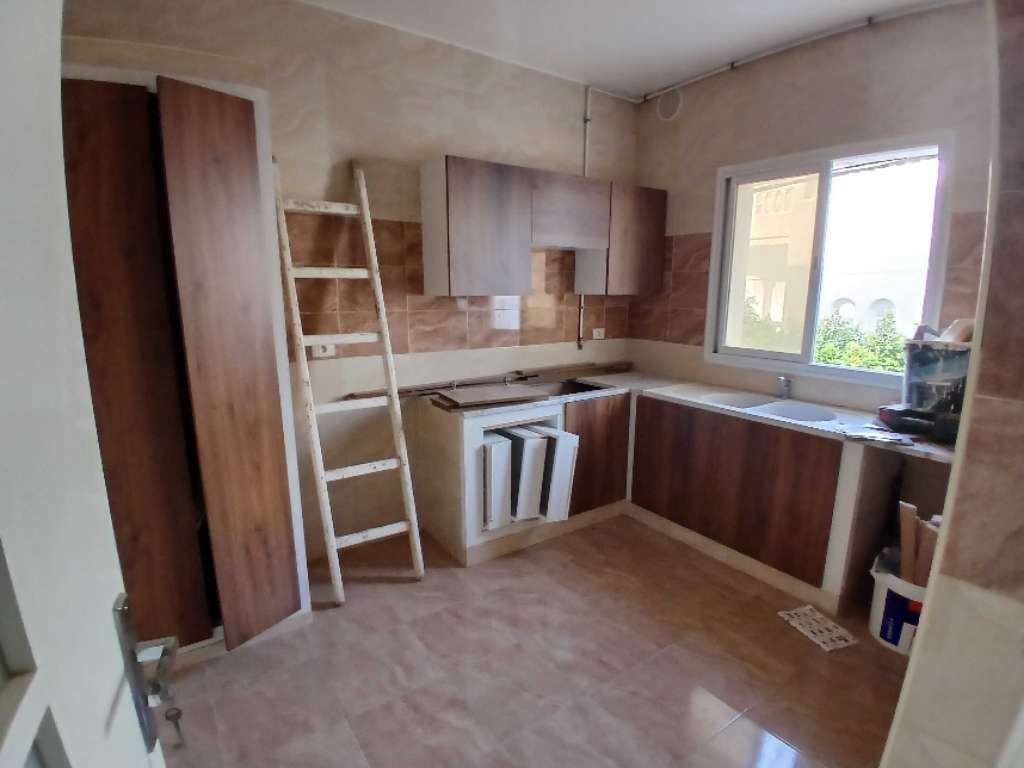 A louer bureau au premier étage situé zone zone hôpital Sahloul