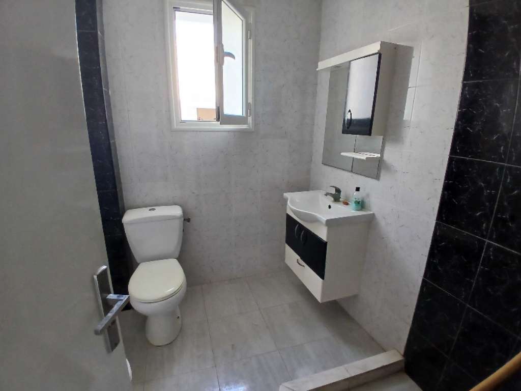 A louer bureau au premier étage situé zone zone hôpital Sahloul