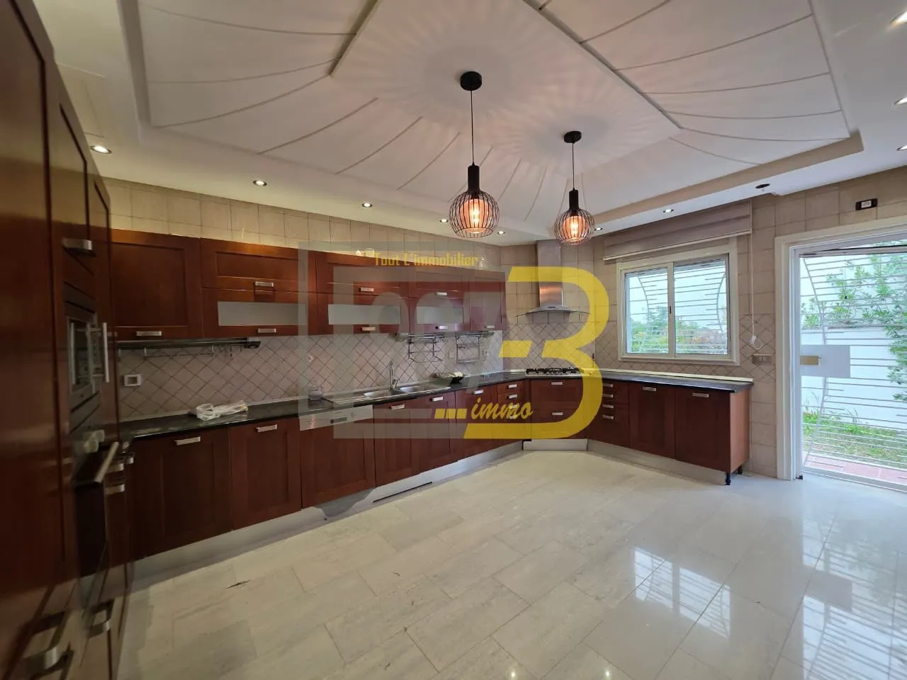 À vendre – Villa de standing S+3 à El Menzah 9C 