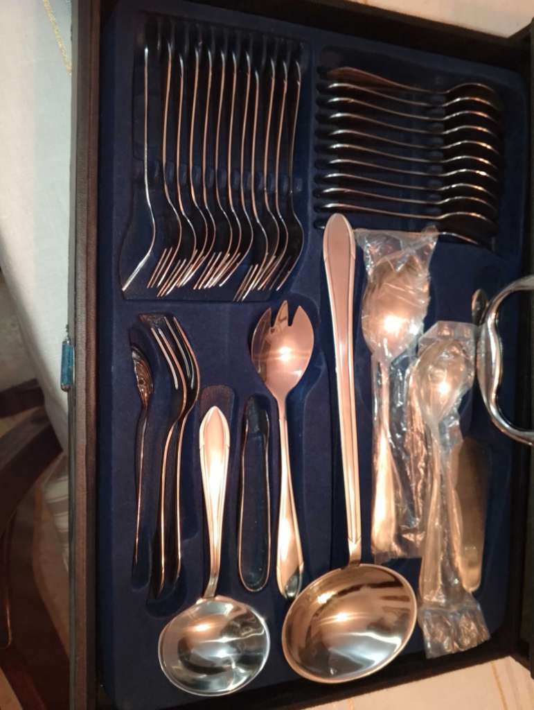 Ménagère jamais utilisé