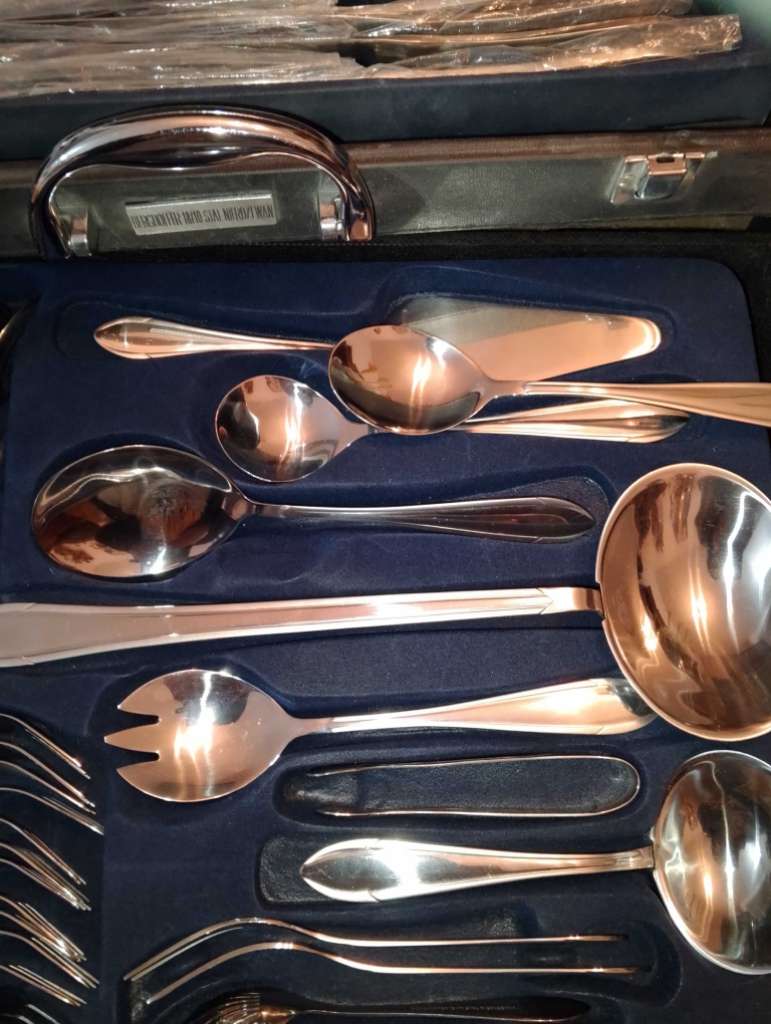 Ménagère jamais utilisé