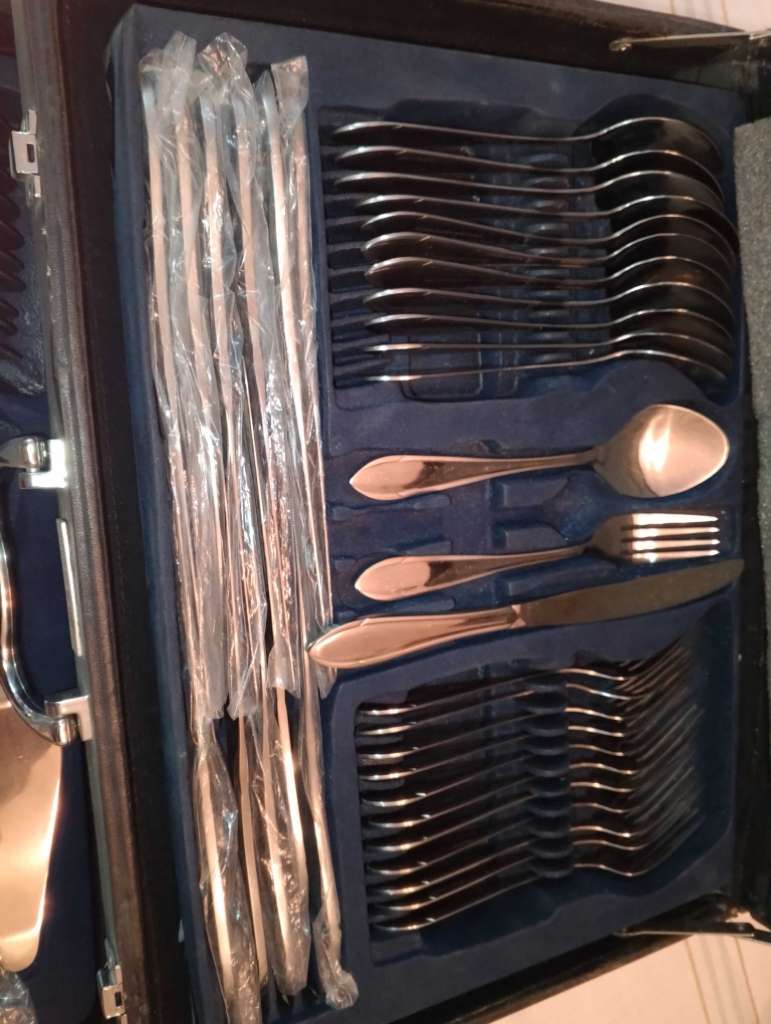 Ménagère jamais utilisé