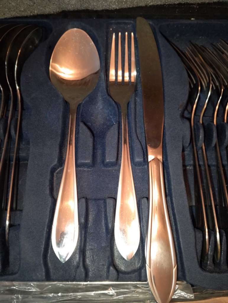 Ménagère jamais utilisé