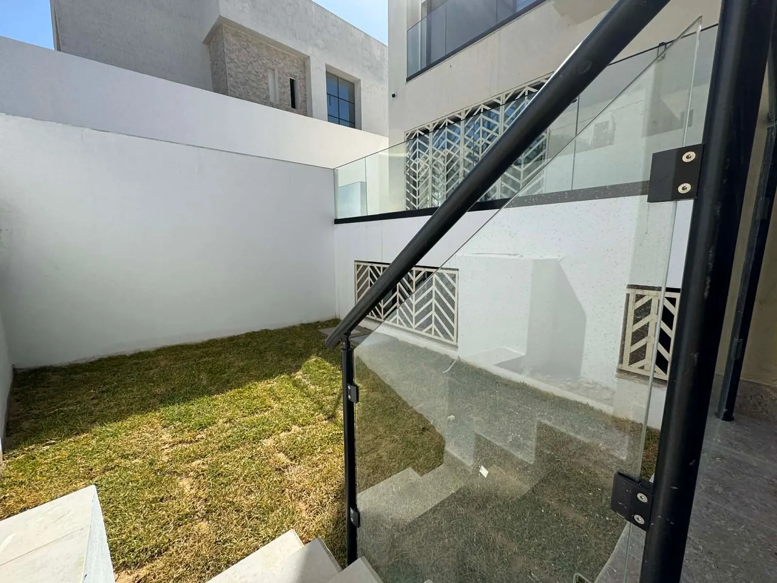 A Louer Une villa JAMAIS HABITE à Menzah 9C