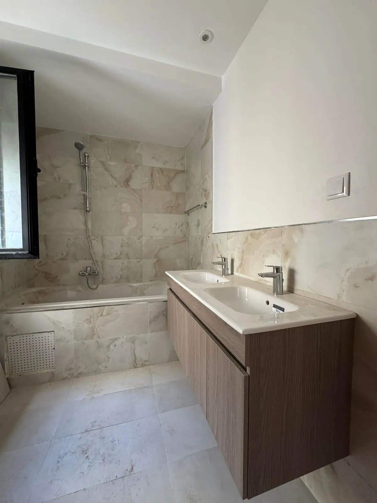 A Louer Une villa JAMAIS HABITE à Menzah 9C