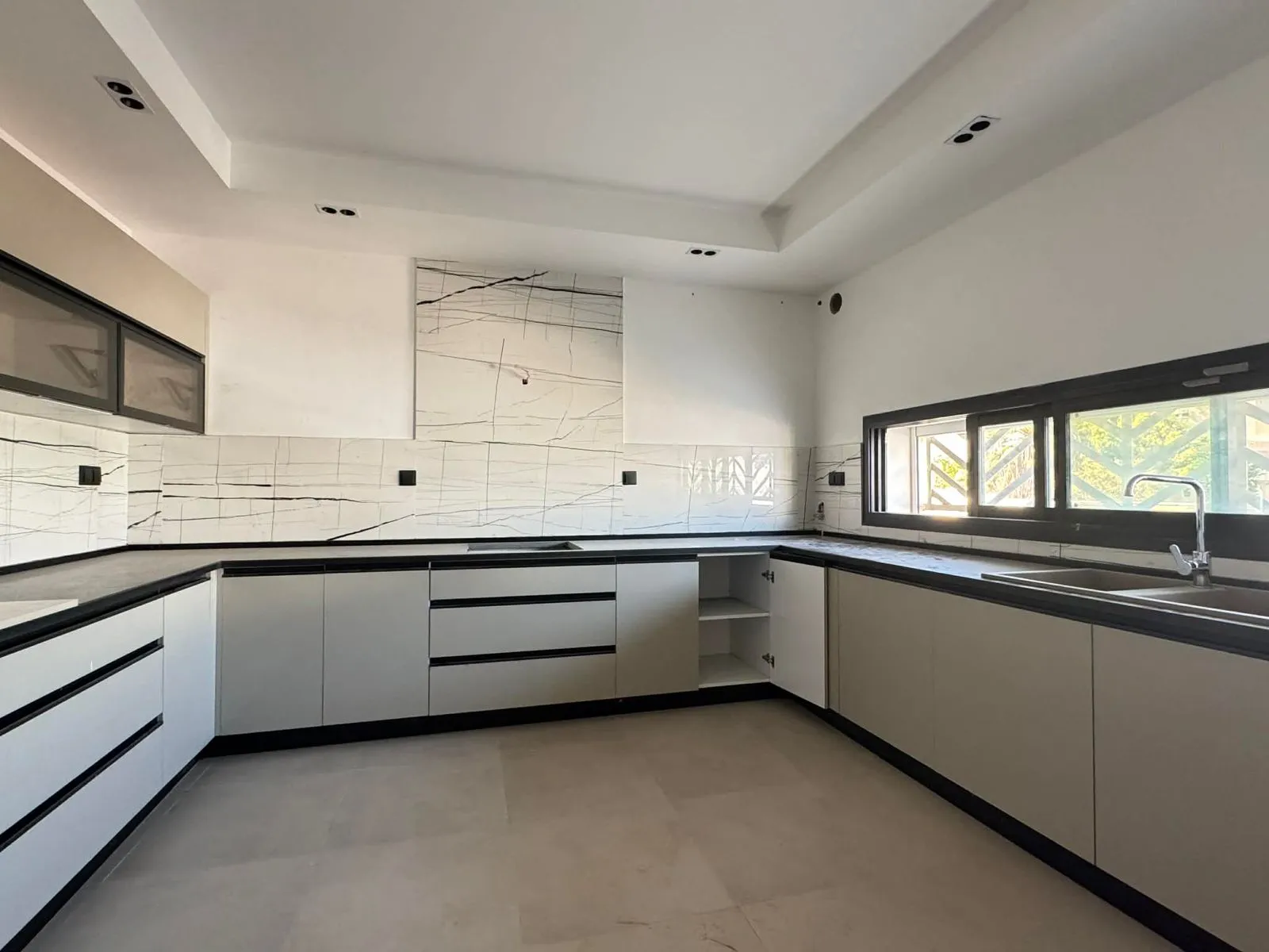 A Louer Une villa JAMAIS HABITE à Menzah 9C