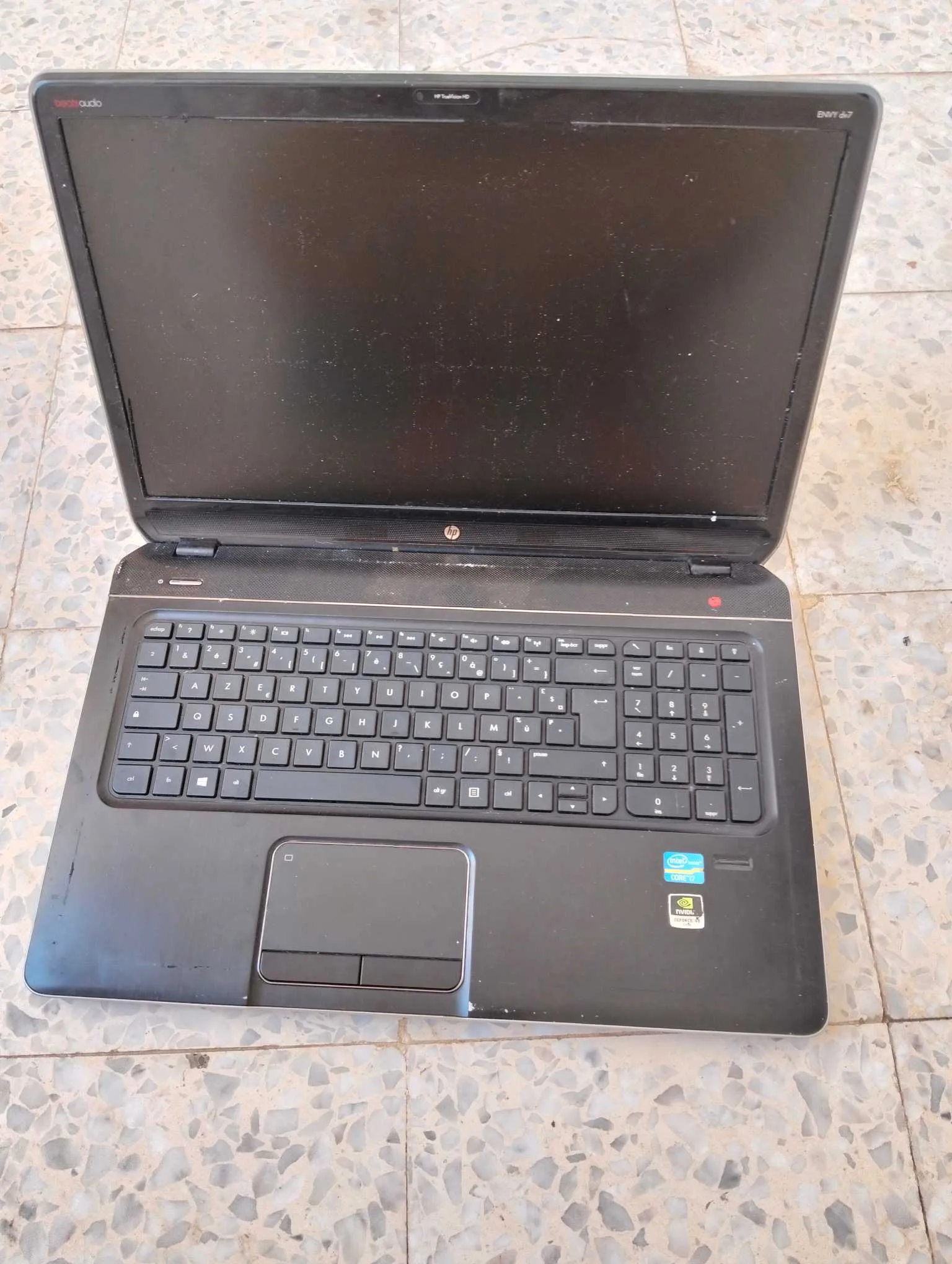 pc hp.1tb/ram8/gt635m/panne afficheur