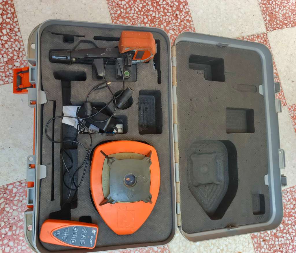 Niveau laser rotatif avec faisceau vertical et horizontale
