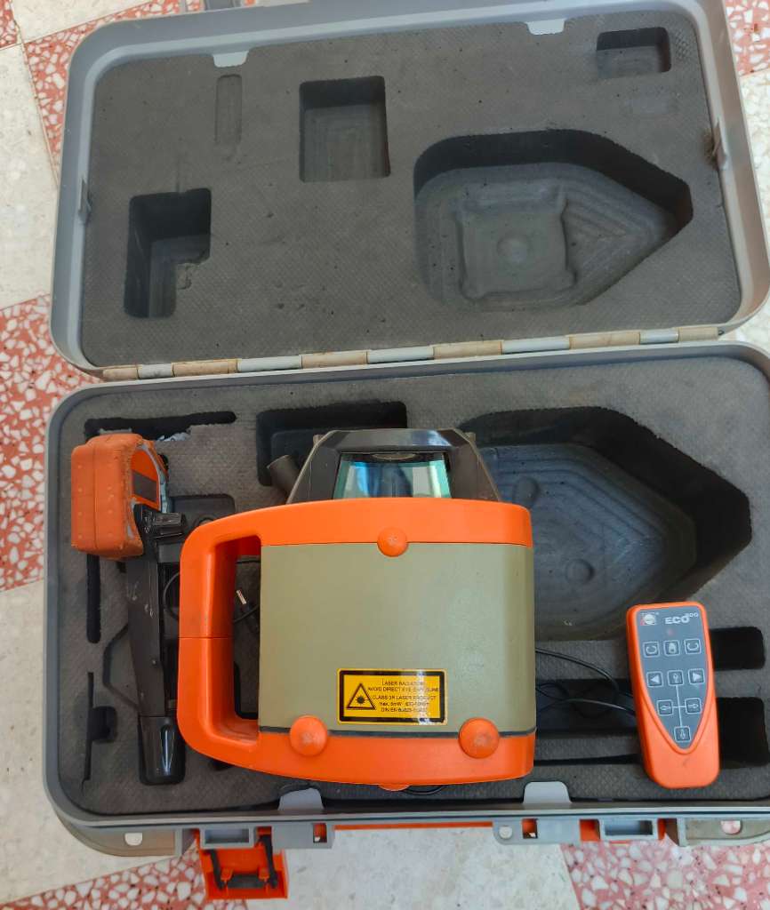 Niveau laser rotatif avec faisceau vertical et horizontale